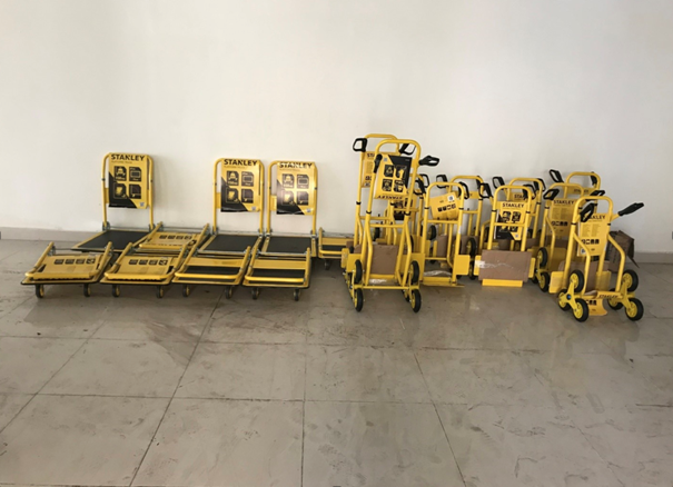 Những chiếc xe đẩy được gấp rút trở tới bệnh viện