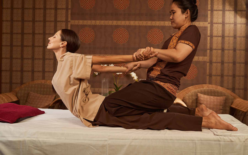 Các liệu pháp massage truyền thống kiểu Thái ngày càng trở nên phổ biến Các liệu pháp massage truyền thống kiểu Thái ngày càng trở nên phổ biến